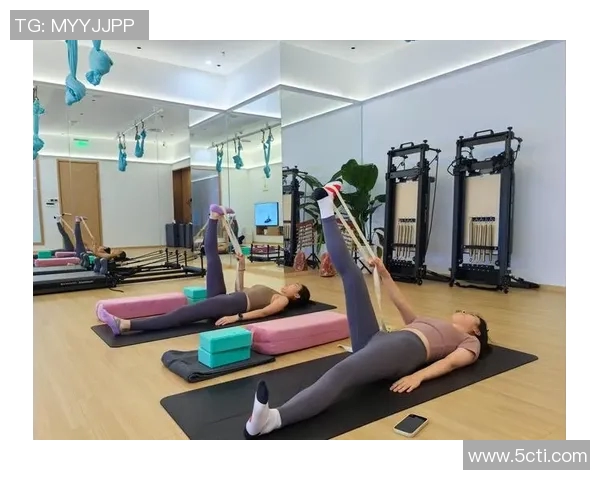 美女健身器材使用图集与训练展示